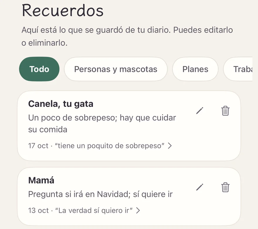 Pestaña Recuerdos: “Aquí está lo que se guardó de tu diario. Puedes editarlo o eliminarlo.” Debajo, dos recuerdos, cada uno con su fecha y su frase original